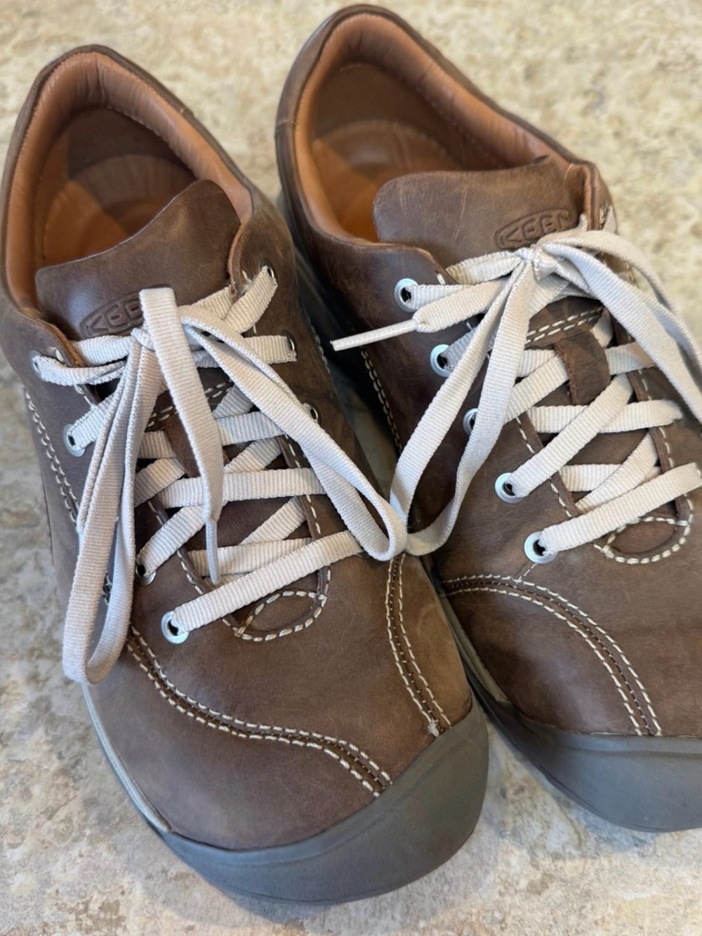 Keen women’s leather shoes size 8